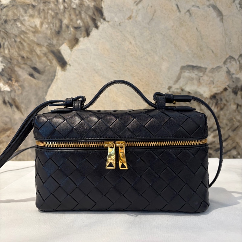 Bottega Veneta Bang Bang 藏藍牛皮編織金釦兩用包-0