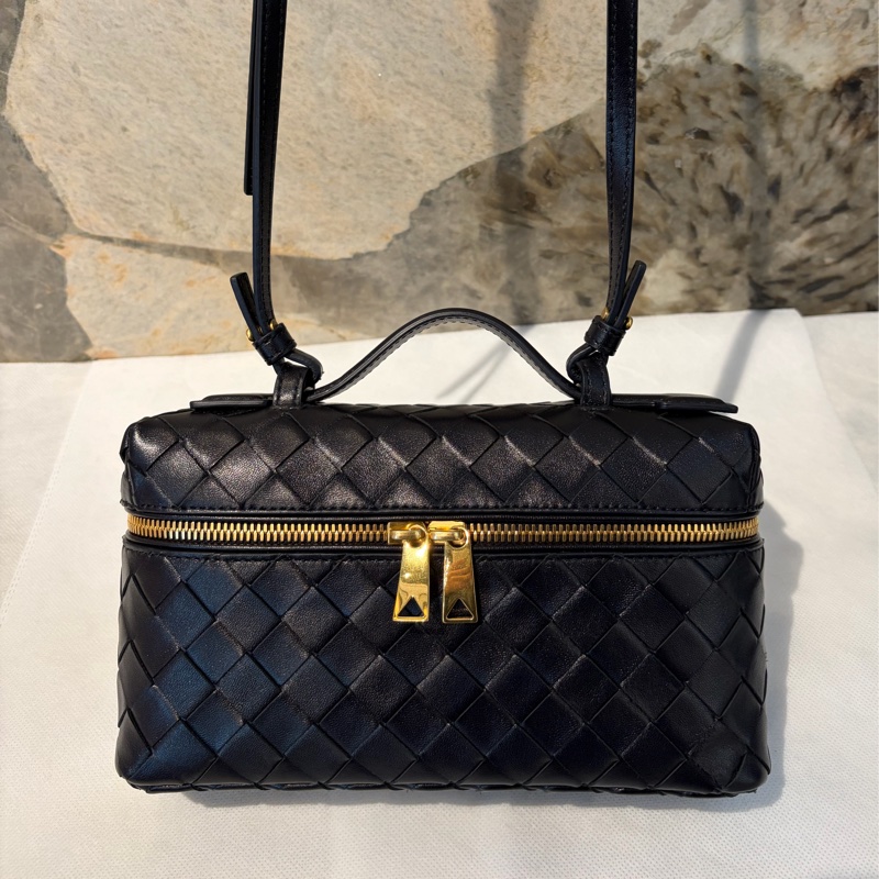 Bottega Veneta Bang Bang 藏藍牛皮編織金釦兩用包-1