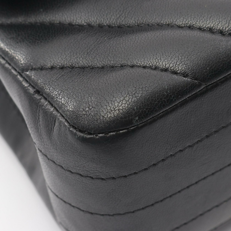 香奈兒 (CHANEL) 人字紋 V 型縫線 W 型翻蓋鏈條肩背包,羊皮材質,黑色,二手,金色五金配件,CC-5