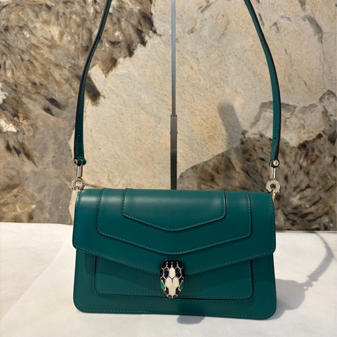 BVLGARI祖母綠牛皮蛇頭橫式斜背包