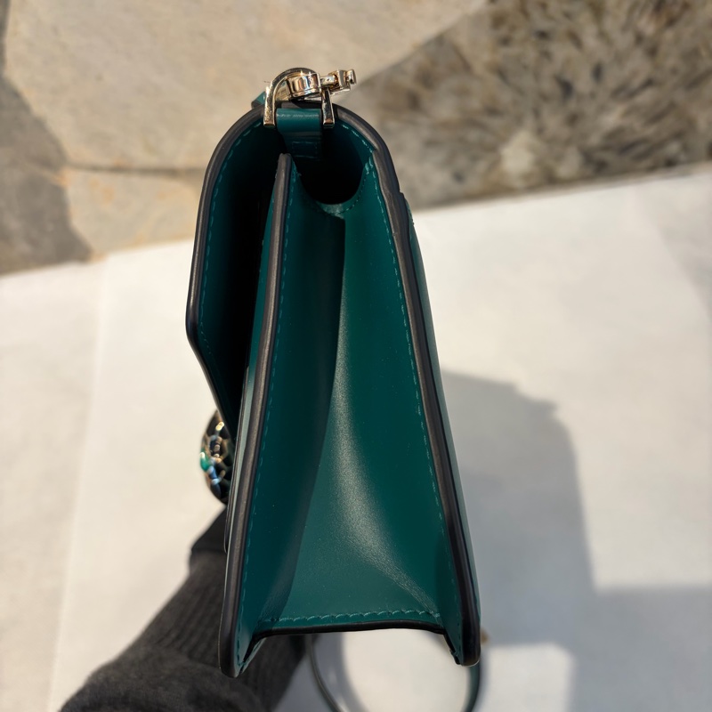 BVLGARI祖母綠牛皮蛇頭橫式斜背包-4