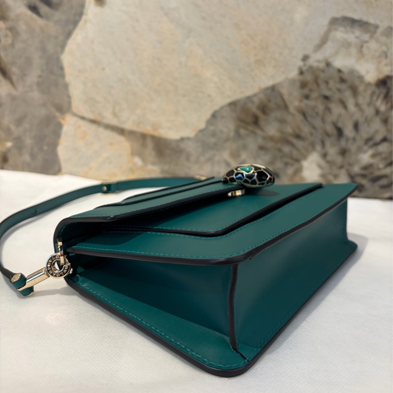 BVLGARI祖母綠牛皮蛇頭橫式斜背包-6