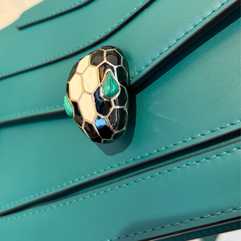 BVLGARI祖母綠牛皮蛇頭橫式斜背包-9