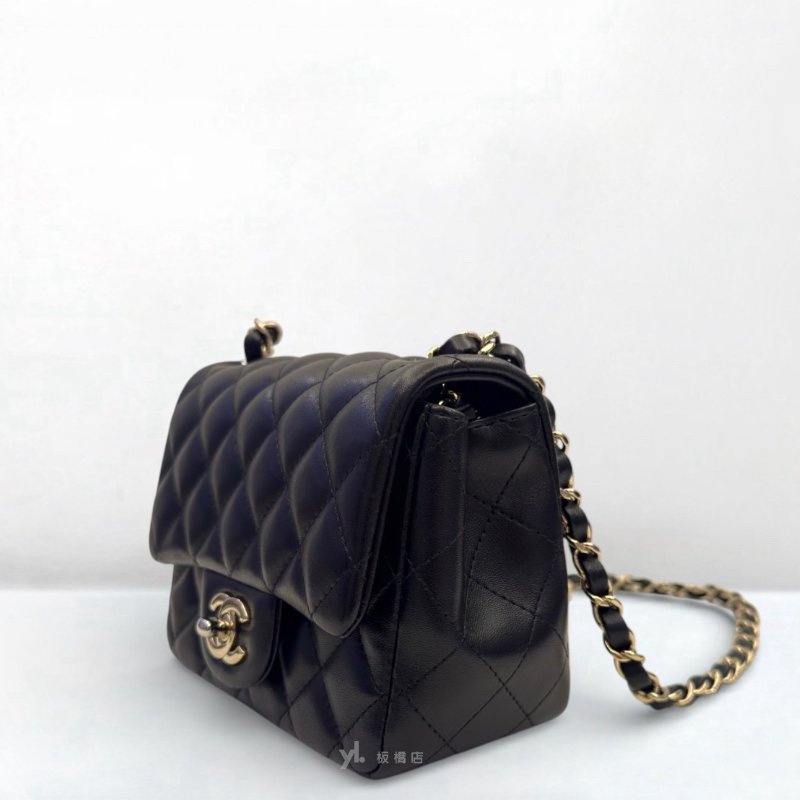 S5327-Chanel 黑羊皮淡金釦方胖子A35200-1