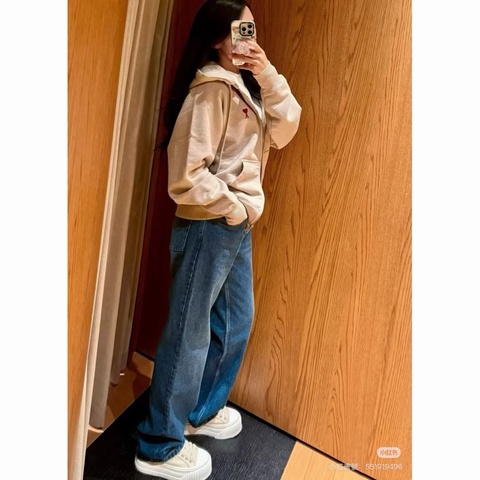 Ami Paris早秋氛圍感穿搭 溫柔香草燕麥奶茶色 連帽拉鏈外套、休閒外套、帽踢外套