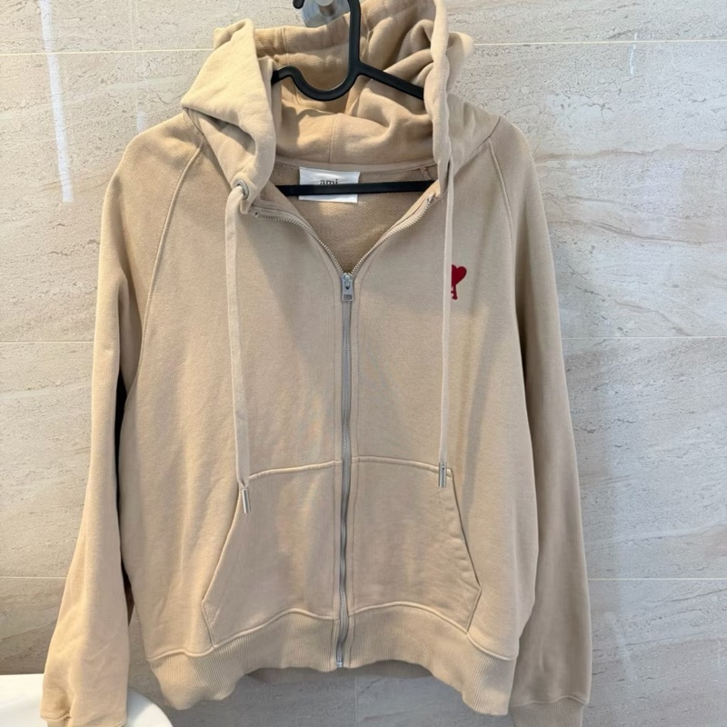 Ami Paris早秋氛圍感穿搭 溫柔香草燕麥奶茶色 連帽拉鏈外套、休閒外套、帽踢外套-3