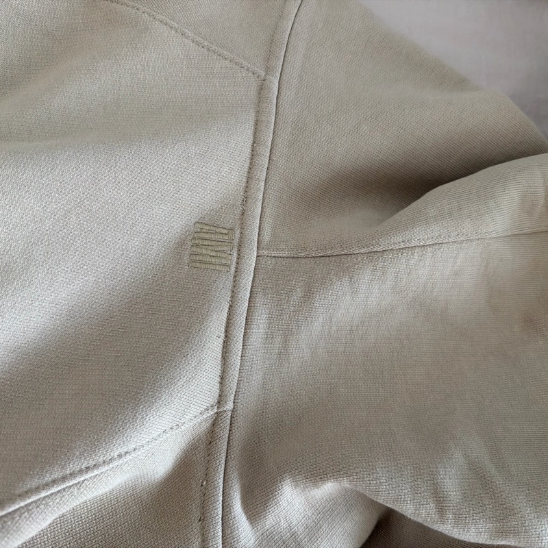 Ami Paris早秋氛圍感穿搭 溫柔香草燕麥奶茶色 連帽拉鏈外套、休閒外套、帽踢外套-12