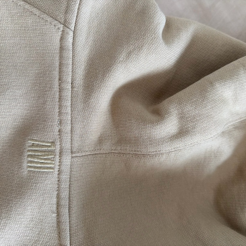 Ami Paris早秋氛圍感穿搭 溫柔香草燕麥奶茶色 連帽拉鏈外套、休閒外套、帽踢外套-15