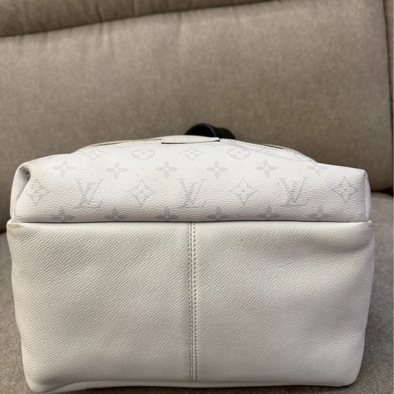 LV白色老花後背包-7