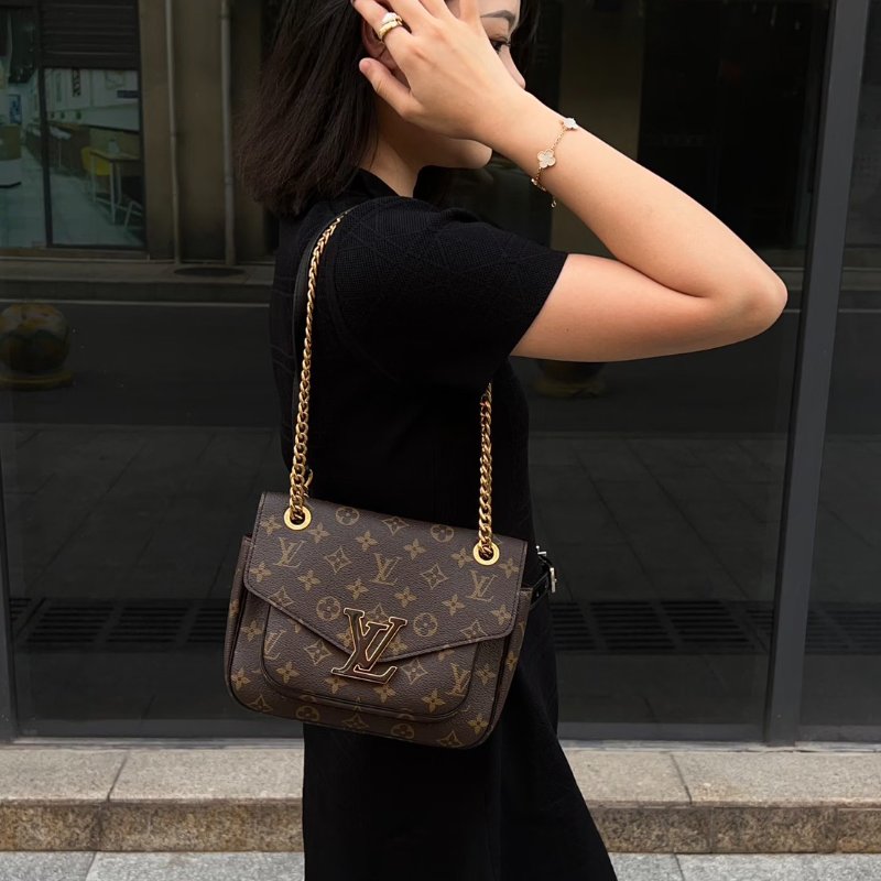 LOUIS VUITTON Passy郵差包-13