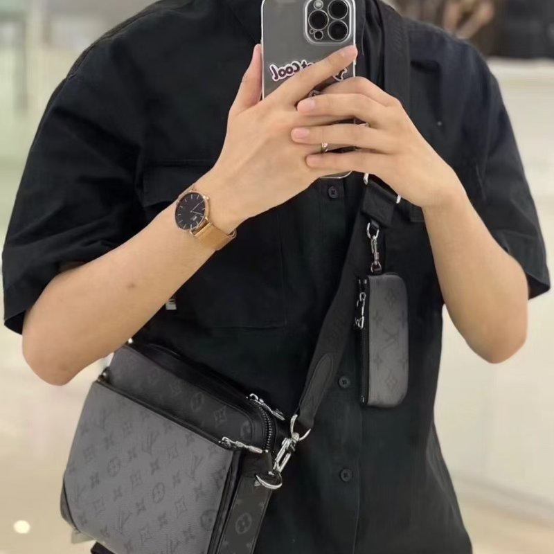 LOUIS VUITTON Trio三合一黑武士郵差包-1