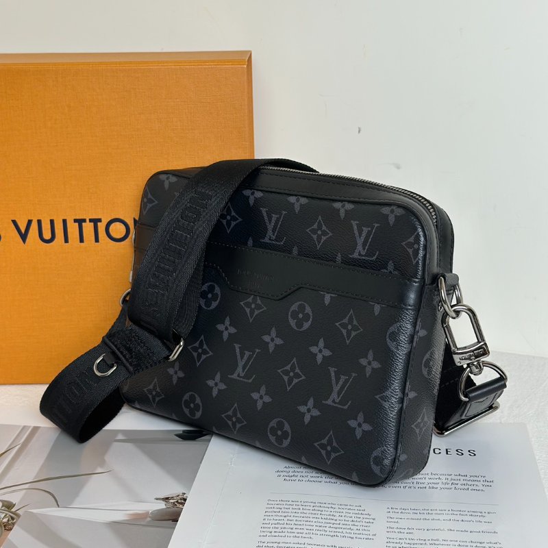 LOUIS VUITTON Trio三合一黑武士郵差包-3