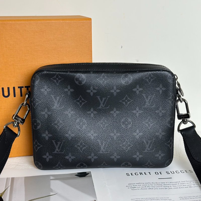 LOUIS VUITTON Trio三合一黑武士郵差包-4