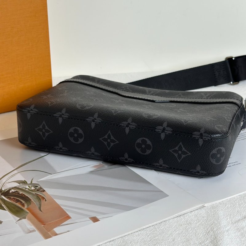 LOUIS VUITTON Trio三合一黑武士郵差包-5