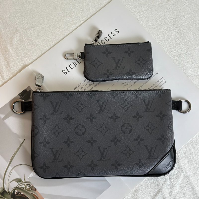 LOUIS VUITTON Trio三合一黑武士郵差包-9