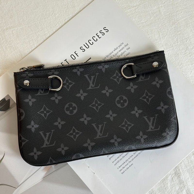 LOUIS VUITTON Trio三合一黑武士郵差包-10