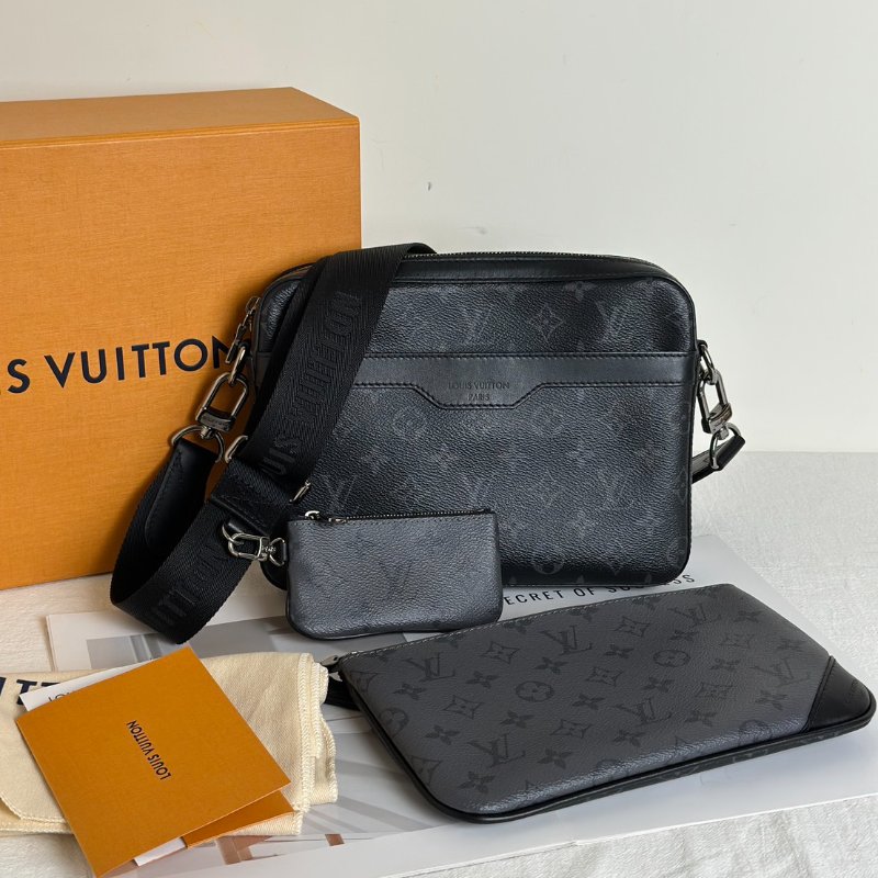 LOUIS VUITTON Trio三合一黑武士郵差包-15