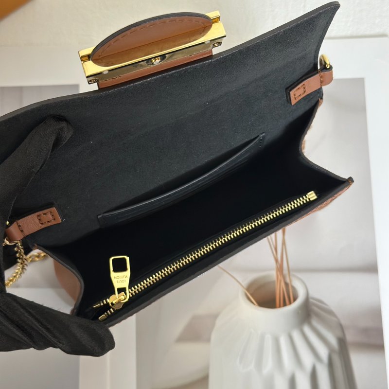 LOUIS VUITTON Dauphine達芙妮鍊帶小包-9