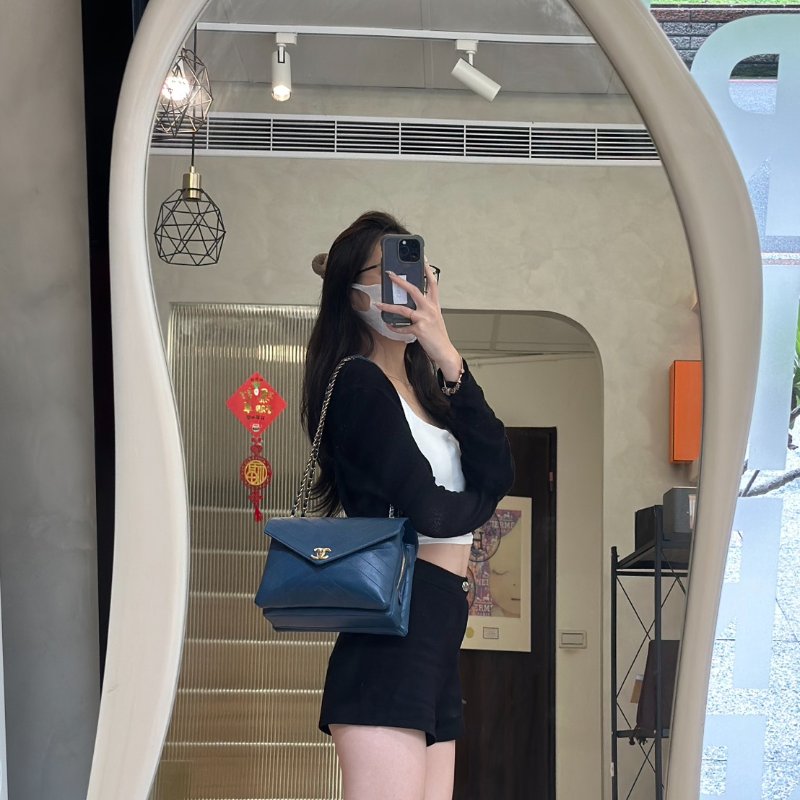 CHANEL 復古V紋信封郵差包 - 藍金25開-13