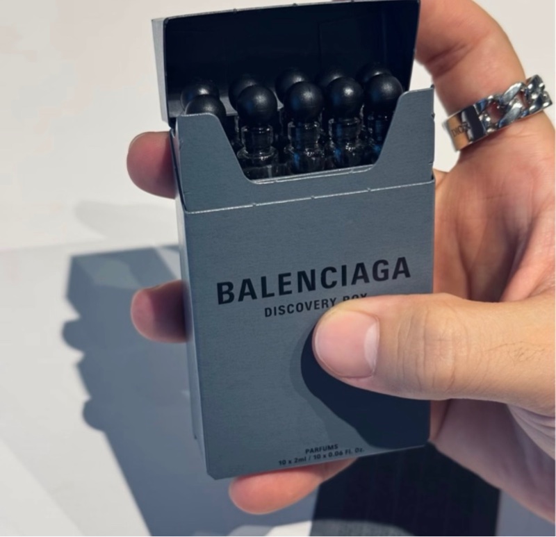 巴黎世家 菸盒 全新-3