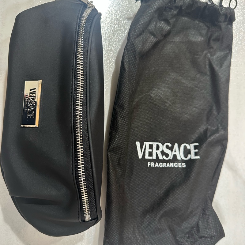 Versace 凡賽斯經典金屬銘牌圖騰 肩背 胸背 腰包-0