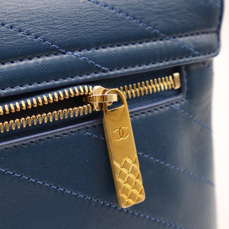 CHANEL 復古V紋信封郵差包 - 藍金25開-16