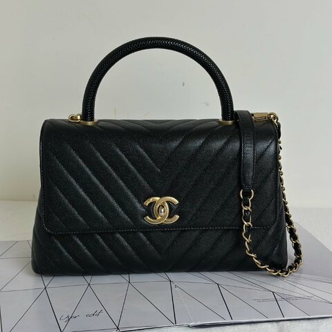 CHANEL Coco handleV字蜥蜴紋壓花手柄 - 中號黑金26開