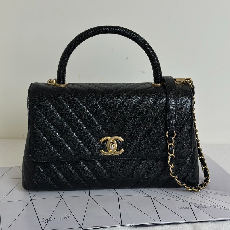 CHANEL Coco handleV字蜥蜴紋壓花手柄 - 中號黑金26開-0