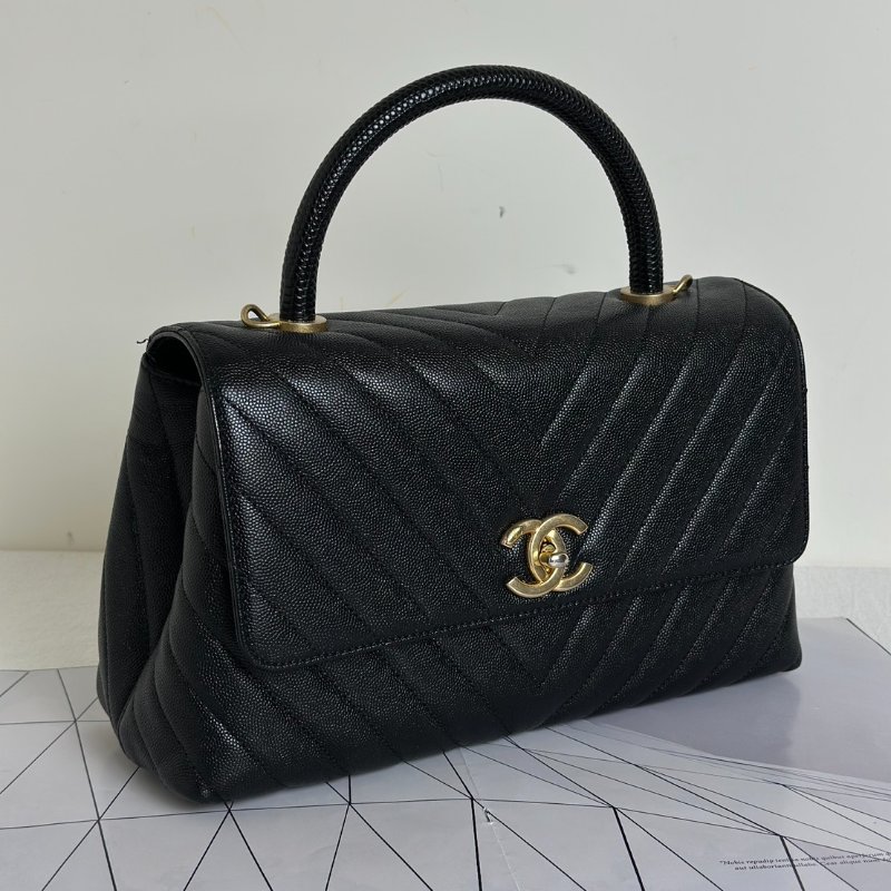 CHANEL Coco handleV字蜥蜴紋壓花手柄 - 中號黑金26開-2