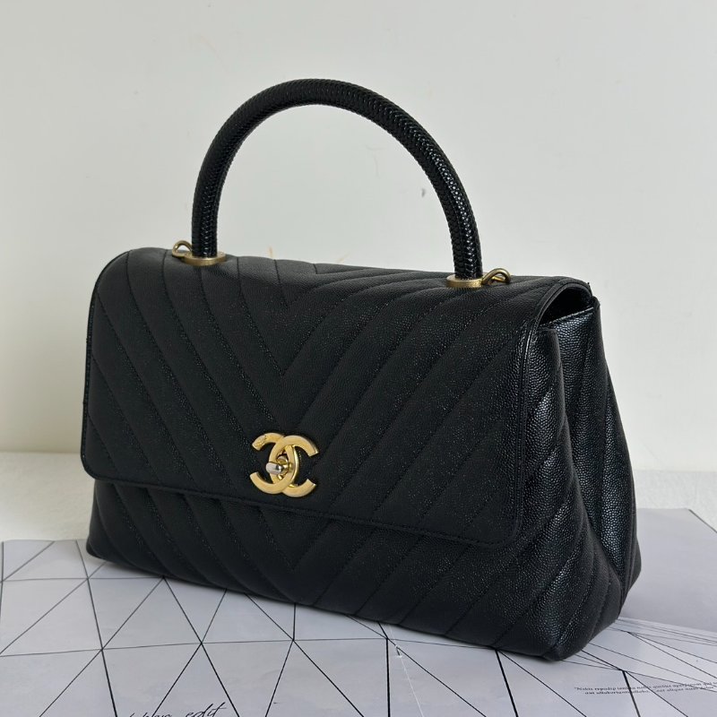 CHANEL Coco handleV字蜥蜴紋壓花手柄 - 中號黑金26開-3