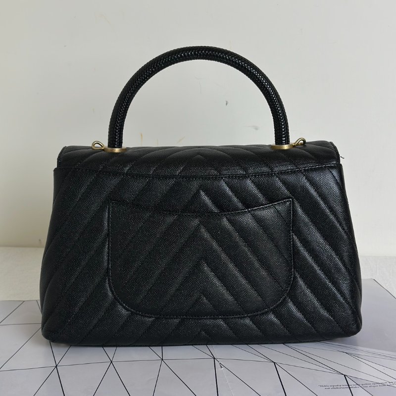 CHANEL Coco handleV字蜥蜴紋壓花手柄 - 中號黑金26開-4