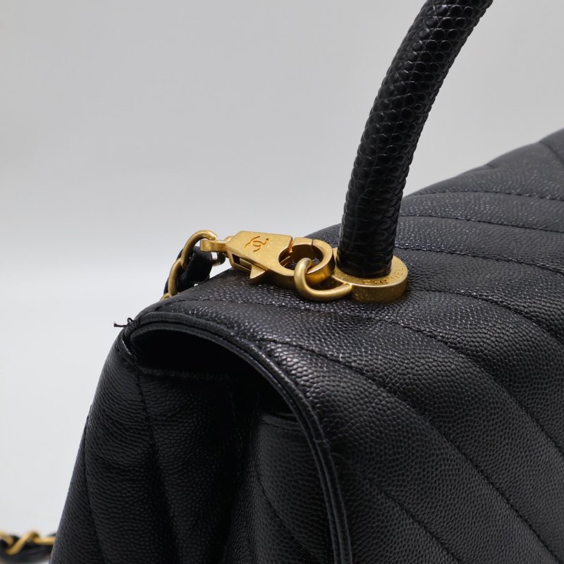 CHANEL Coco handleV字蜥蜴紋壓花手柄 - 中號黑金26開-5