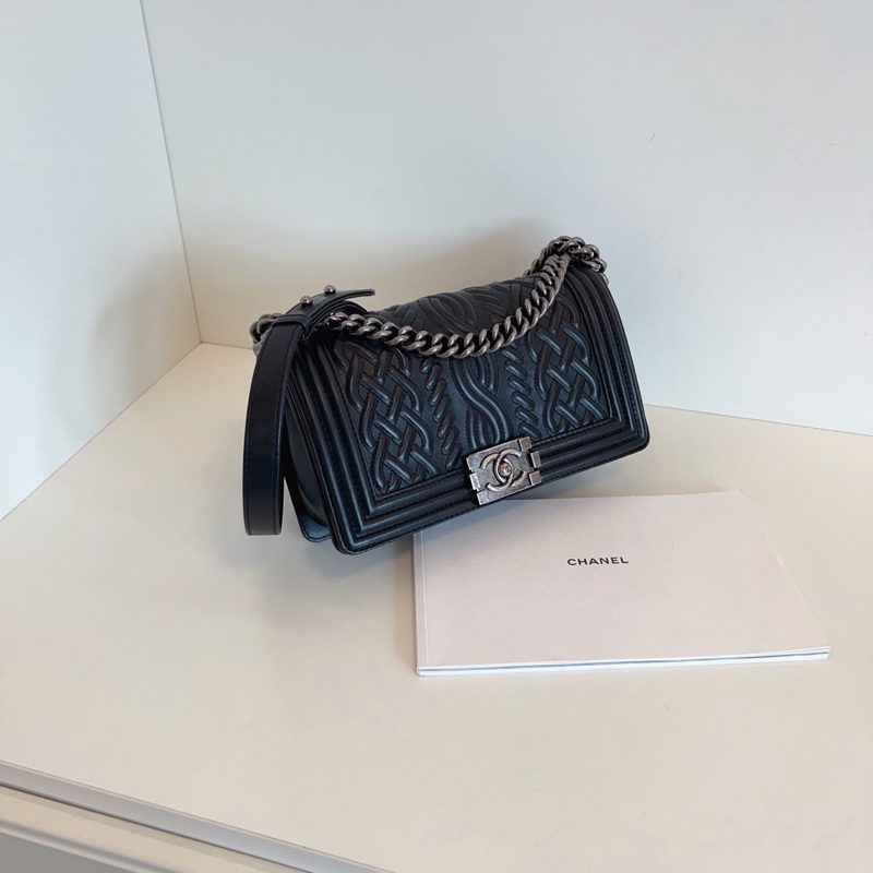 Chanel香奈兒 黑銀藤蔓&麻花浮雕Leboy-2