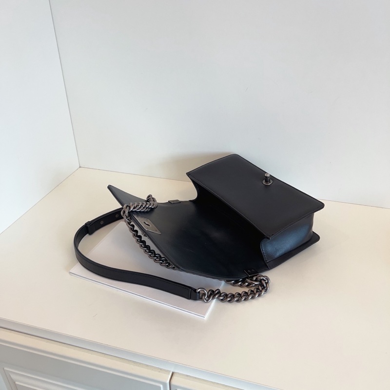 Chanel香奈兒 黑銀藤蔓&麻花浮雕Leboy-8