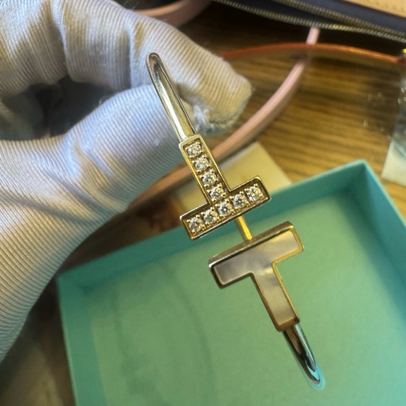 TIFFANY&CO T線圈手鐲中號珍珠母貝半鑽18K黃金15號-4