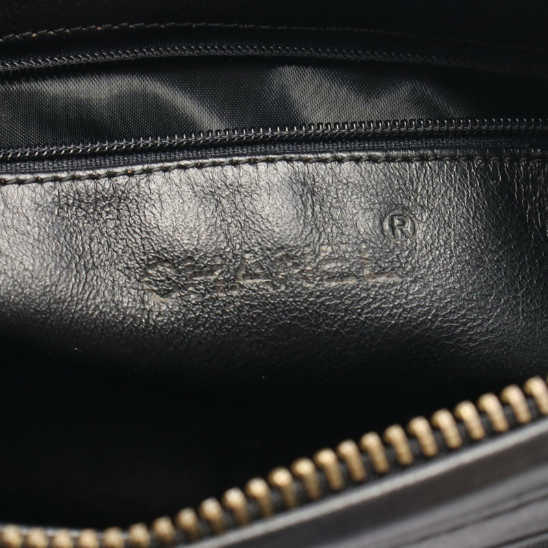 香奈兒 V 字縫線鏈條單肩包,羊皮材質,黑色,二手,女士款,金色五金配件,CC-3