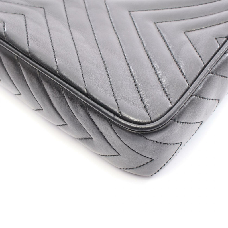 香奈兒 V 字縫線鏈條單肩包,羊皮材質,黑色,二手,女士款,金色五金配件,CC-5