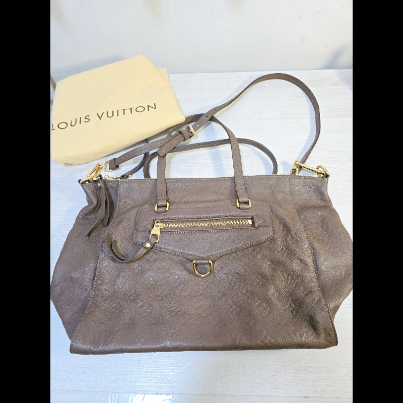 Louis Vuitton LV M93409 Monogram Empreinte Taupe 灰棕色 兩用包 附鑰匙-6