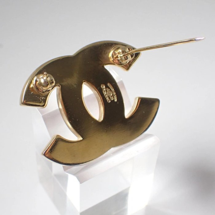 Chanel絕美的粉色水晶logo胸針-4