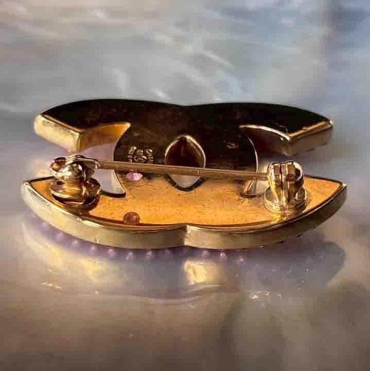 Chanel絕美的粉色水晶logo胸針-7