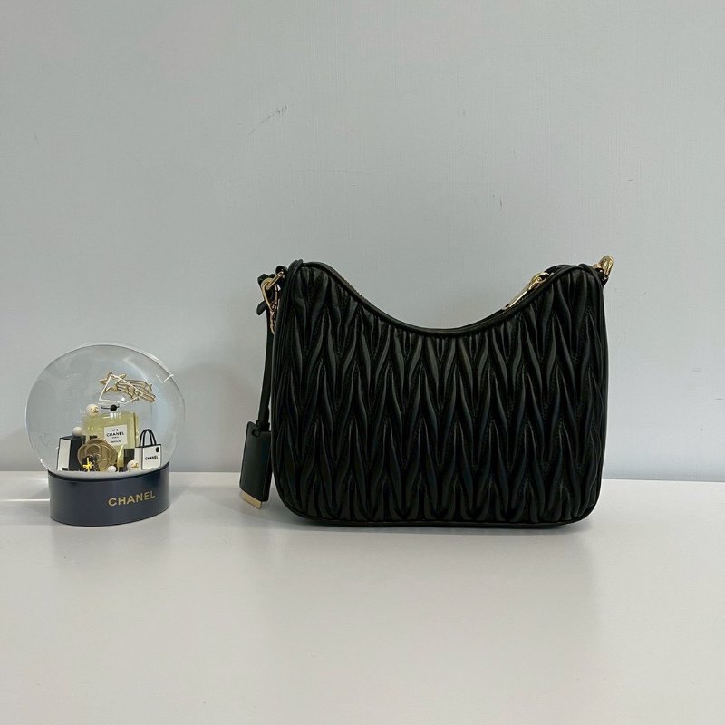 Miu Miu 三合一 hobo 黑金-1