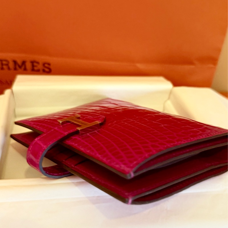 全新Hermès Bearn J5即天方夜譚紫(Violet Arah)銀扣方塊鱷🐊是一種極具女人味的粉紫色鱷魚皮。-5