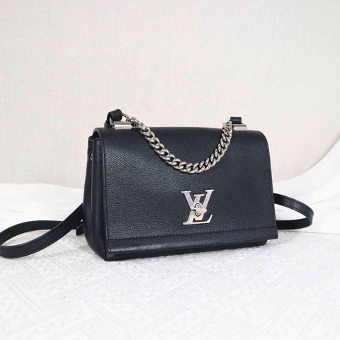 🈶購證 #全網最甜💰 #荔枝紋牛皮 Lv lockme bb黑銀斜挎包🈶墊肩