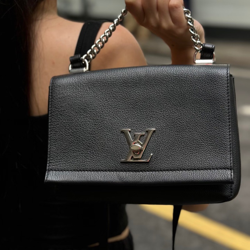 🈶購證 #全網最甜💰 #荔枝紋牛皮 Lv lockme bb黑銀斜挎包🈶墊肩-2