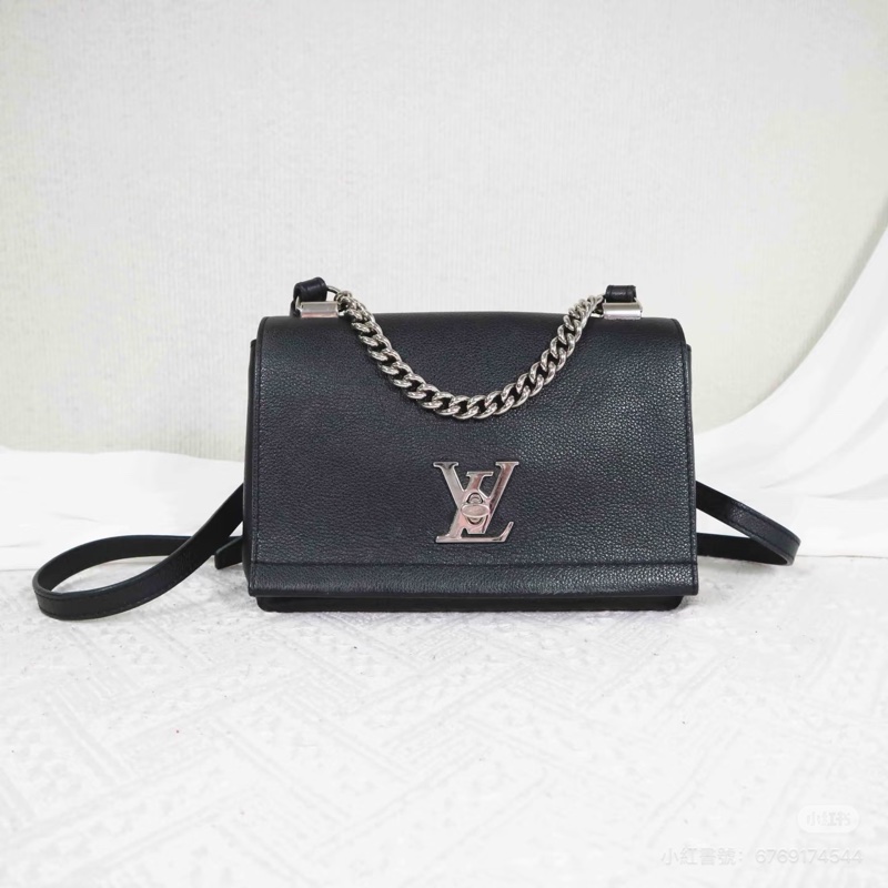 🈶購證 #全網最甜💰 #荔枝紋牛皮 Lv lockme bb黑銀斜挎包🈶墊肩-4