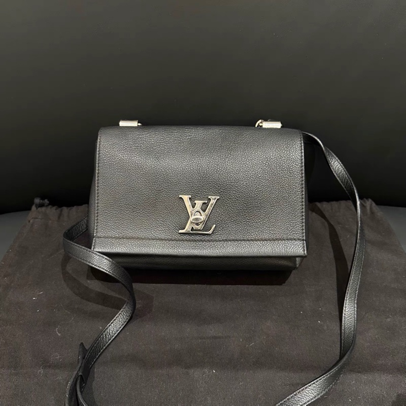 🈶購證 #全網最甜💰 #荔枝紋牛皮 Lv lockme bb黑銀斜挎包🈶墊肩-5