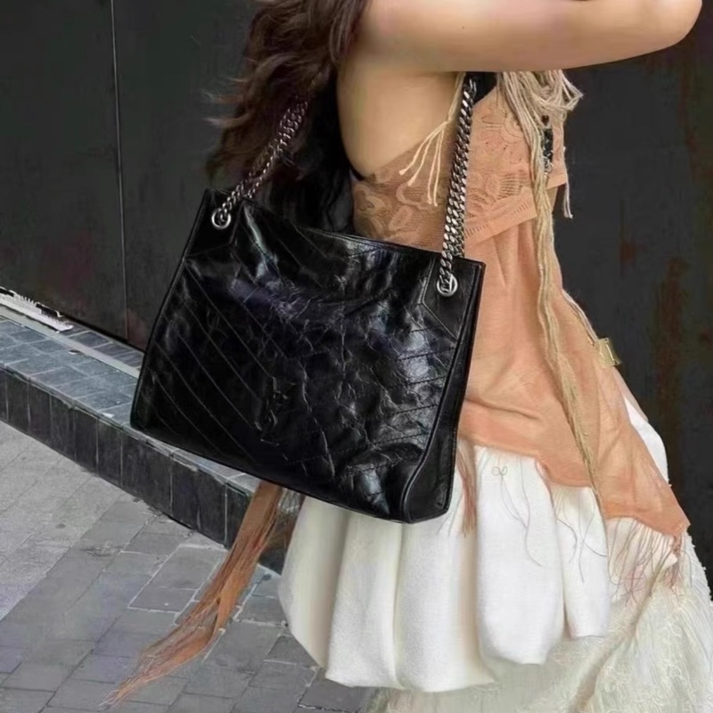 #🈶台灣購證 #🉑肩背 #櫃上🔟幾萬 Ysl Niki shopping bag黑銀油蠟牛皮托特包-3