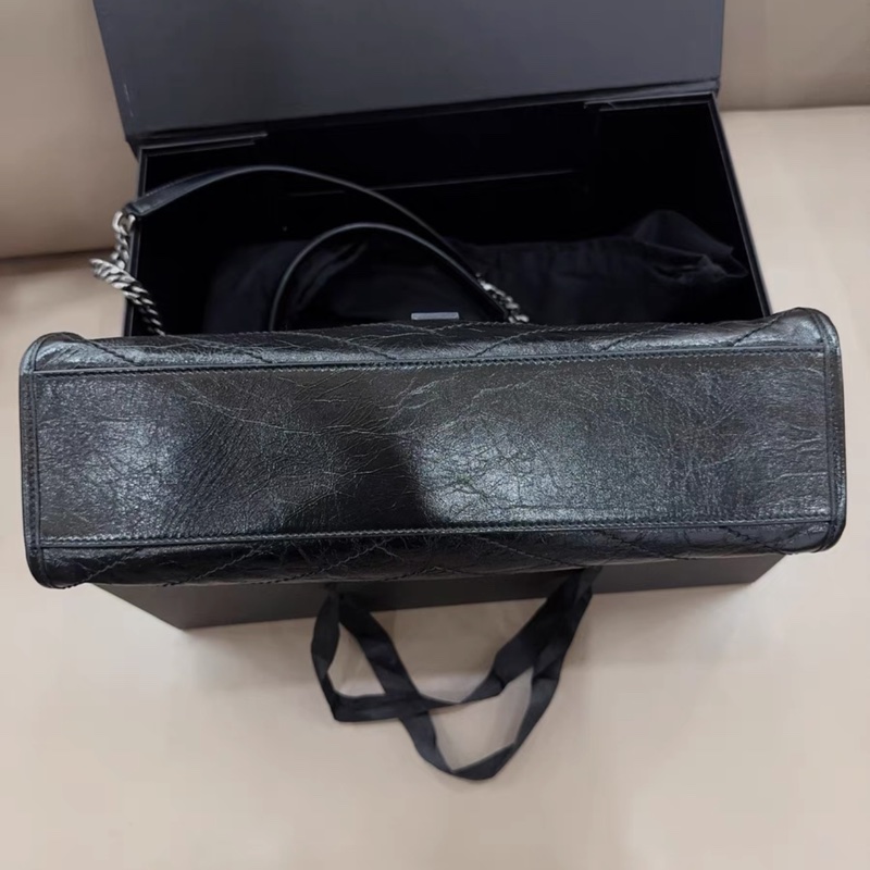 #🈶台灣購證 #🉑肩背 #櫃上🔟幾萬 Ysl Niki shopping bag黑銀油蠟牛皮托特包-9