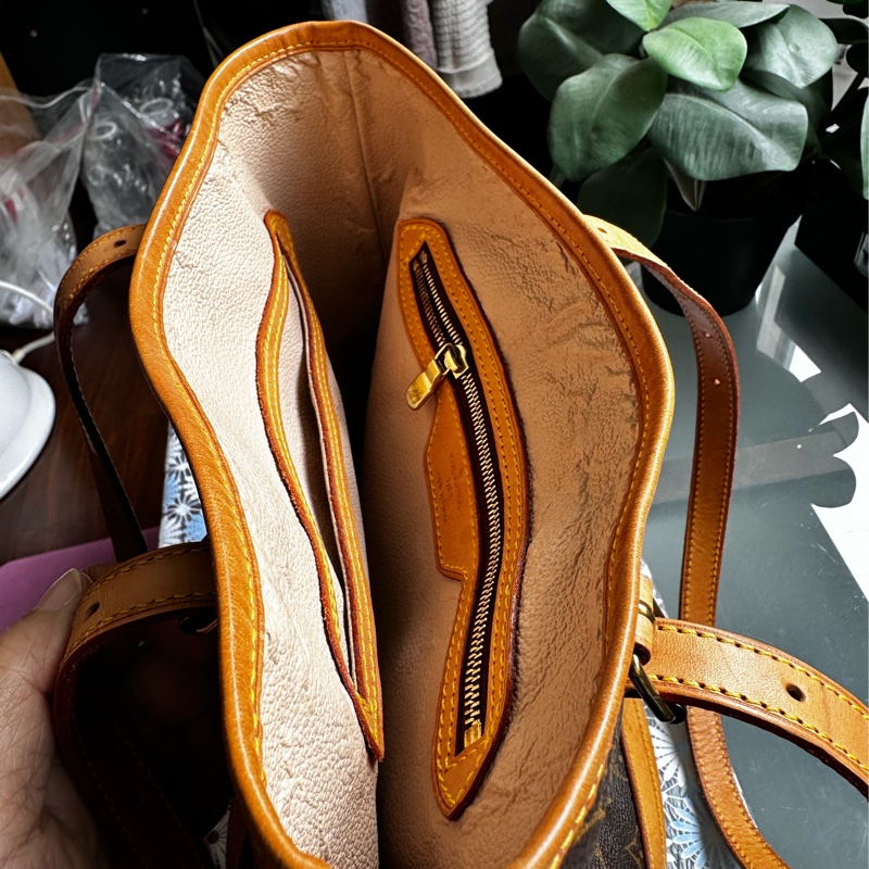 【法製經典】LV Monogram Bucket PM 水桶包、經典老花配蜜糖色植鞣革,法製 FL 序號,實用派首選!-24