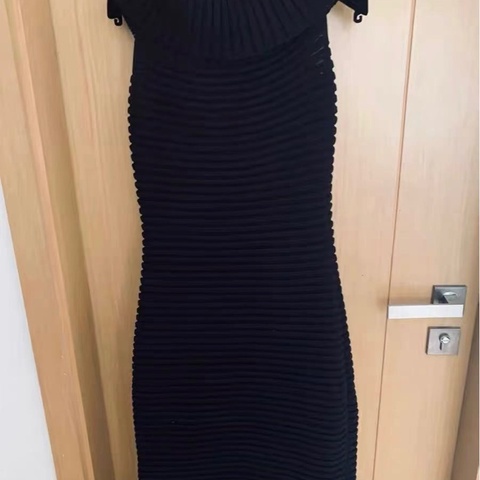 Chanel羊絨長裙38碼